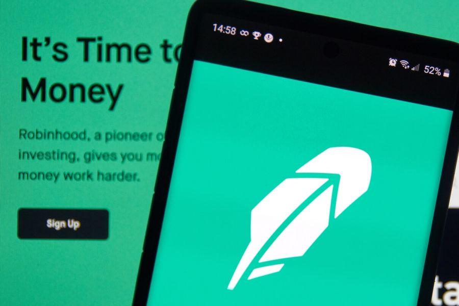PayPal e Robinhood seguono Revolut – nuove funzioni per prelievi cripto