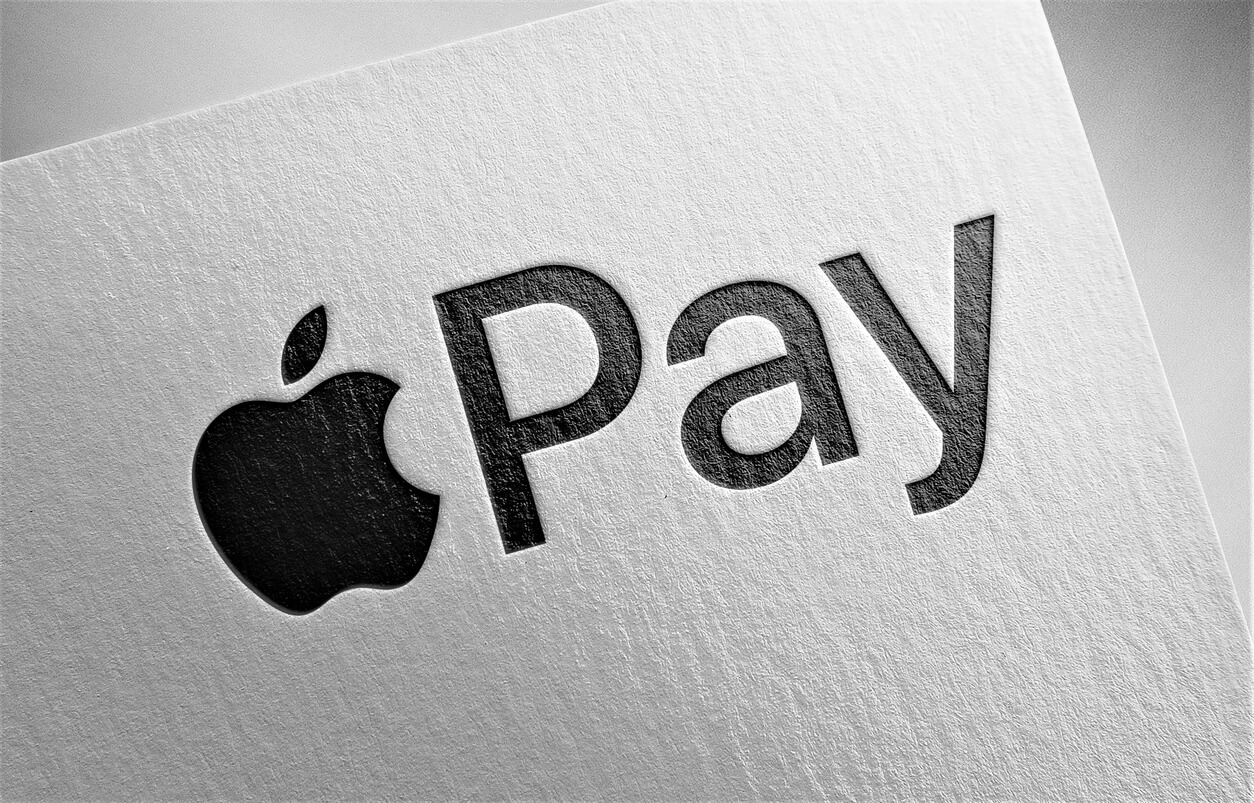 Coinbase aggiunge Apple Pay e Google Pay alla carta di debito cripto