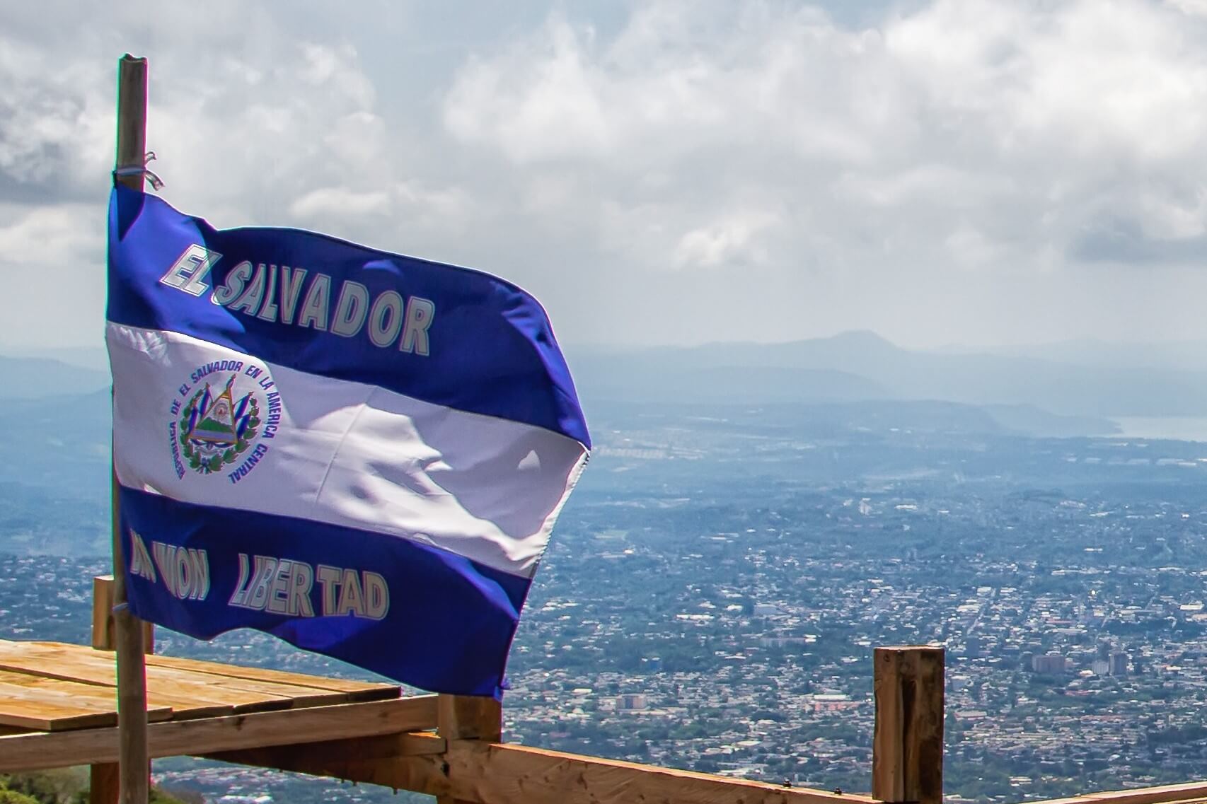 El Salvador: Economisti vogliono abrogare la legge su Bitcoin, il Presidente si aggiudica un alleato chiave