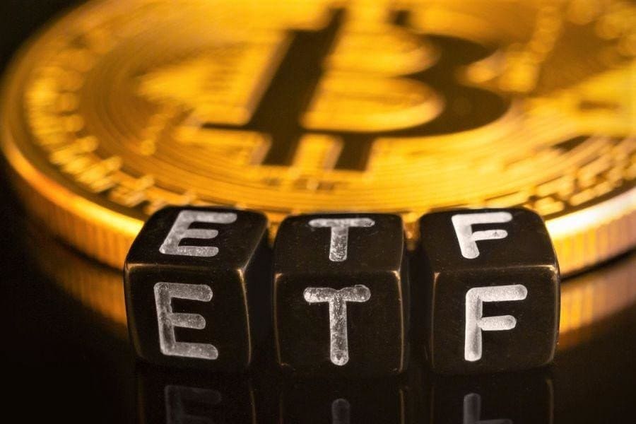 Si scalda la concorrenza col primo ETF su bitcoin