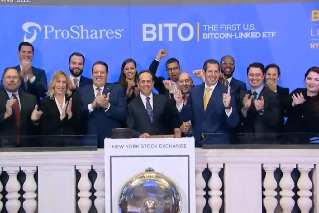 Debutto del primo ETF su Bitcoin, BTC supera i 63.000 USD