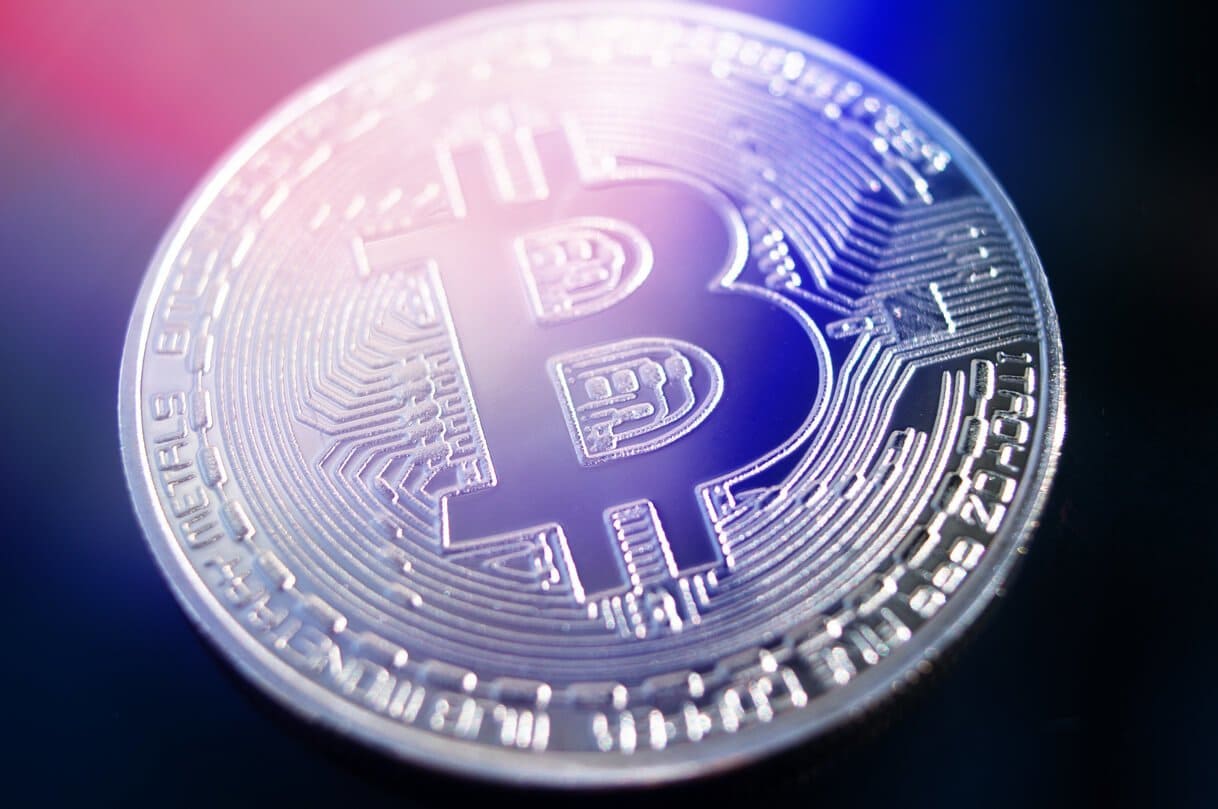 Bitcoin supera i 65.000 USD e tocca un nuovo massimo storico