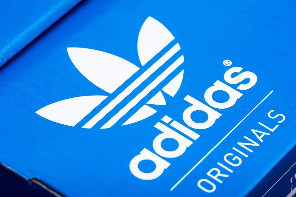 Adidas Originals stringe una partnership con Coinbase