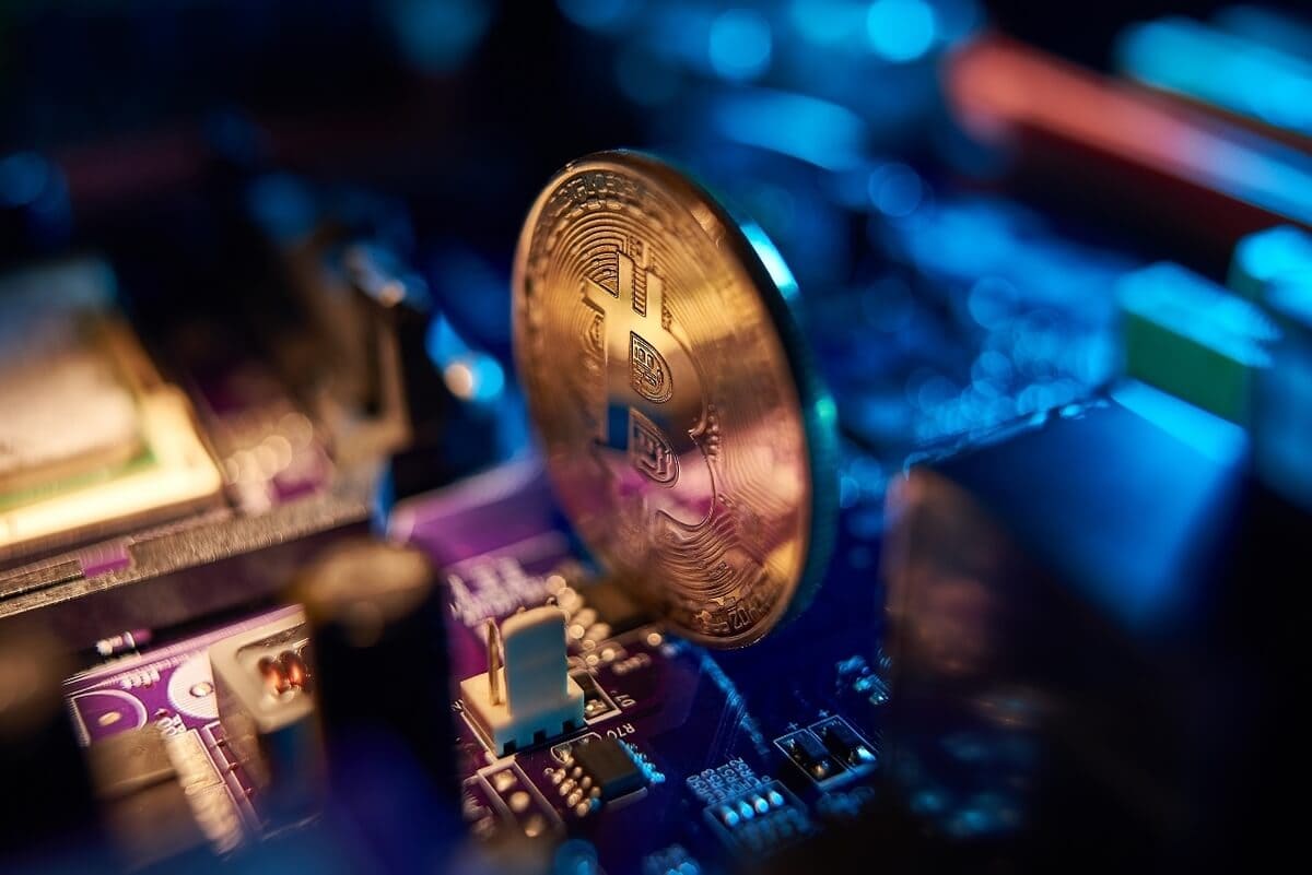 Bitcoin: hashrate raddoppierà nel 2022