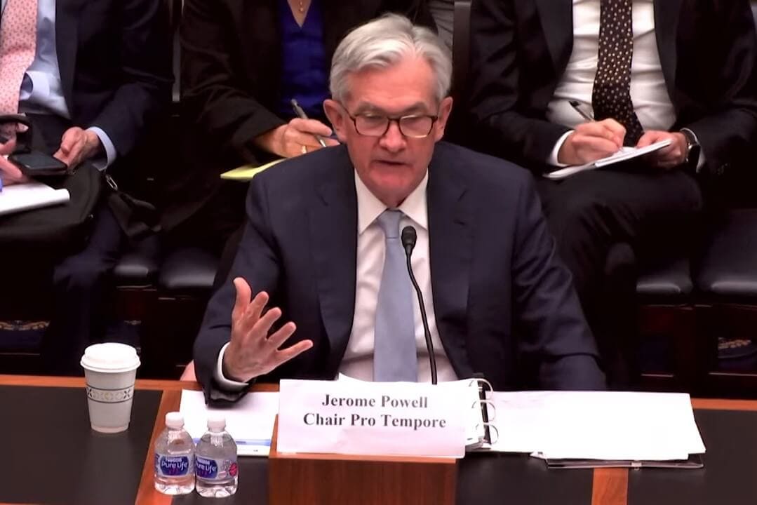 La Fed “procederà con cautela” con gli aumenti dei tassi