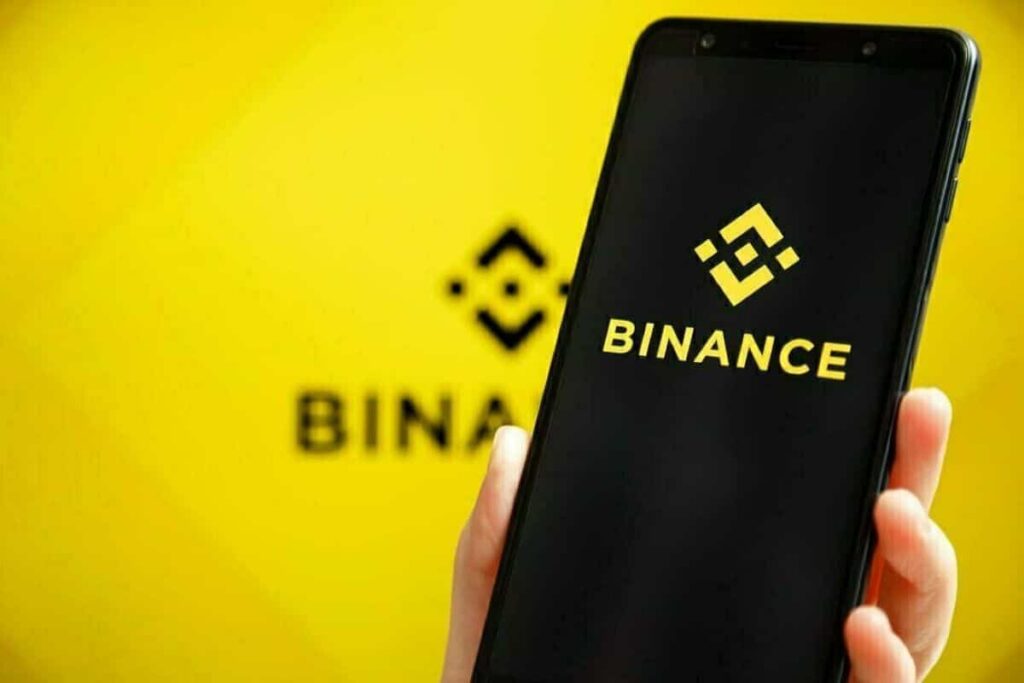 Binance sposta 4,4 miliardi di dollari in Bitcoin e sospende i prelievi di BTC