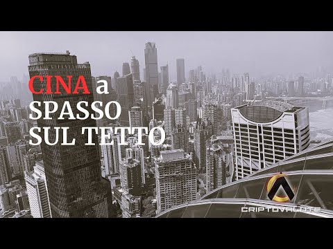 CINA a spasso sul TETTO nella Città del PICCANTE